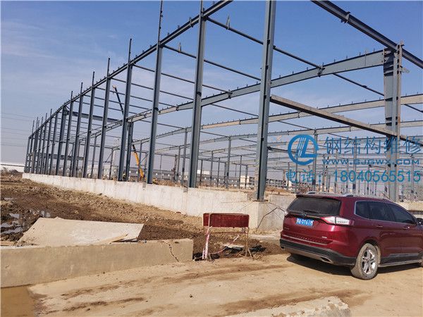 湖北省孝感市漢川富川網(wǎng)營物聯(lián)大型鋼結構廠房安裝(圖1)